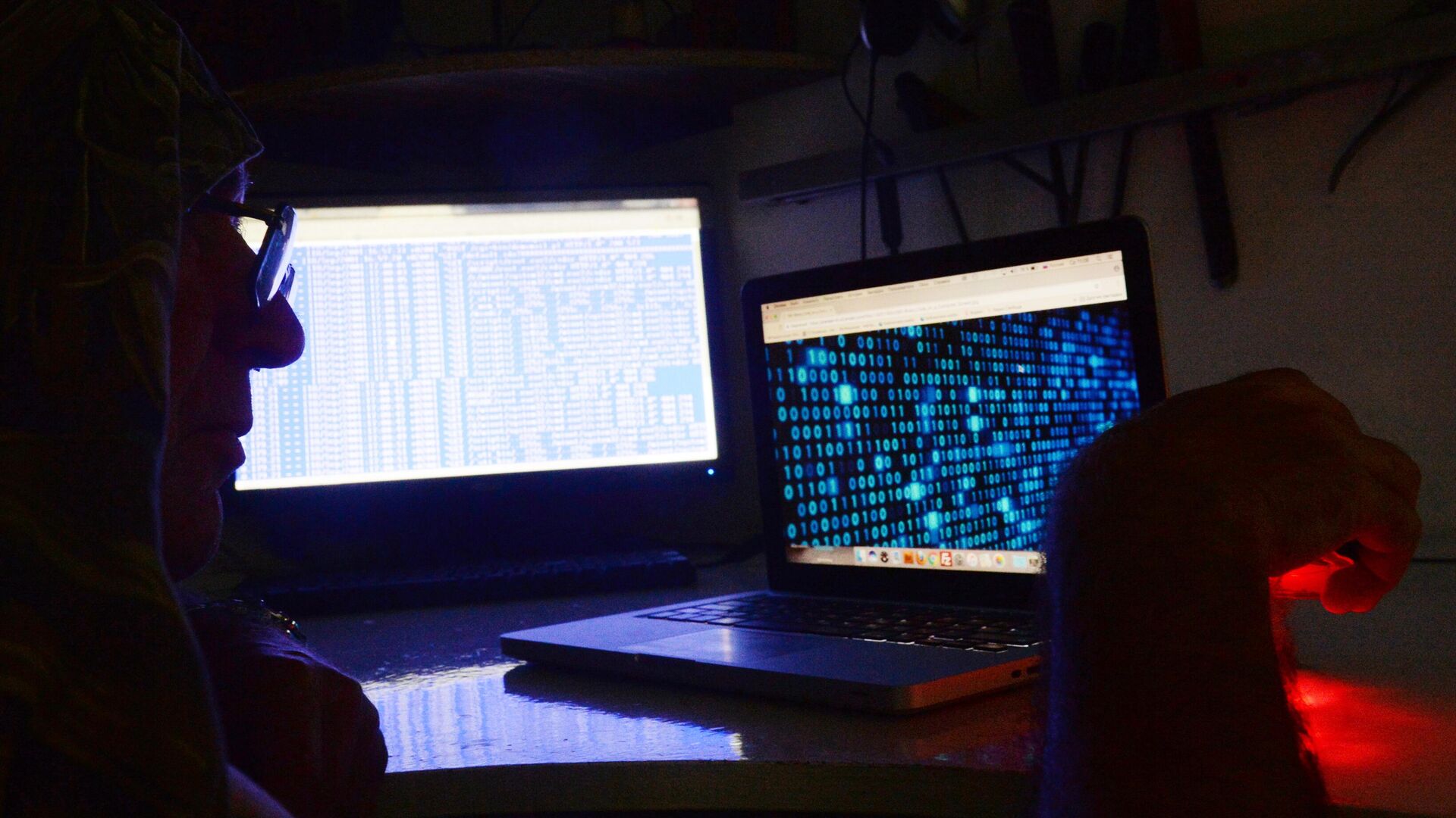 мужчина перед компьютером - ИноСМИ, 1920, 08.09.2025