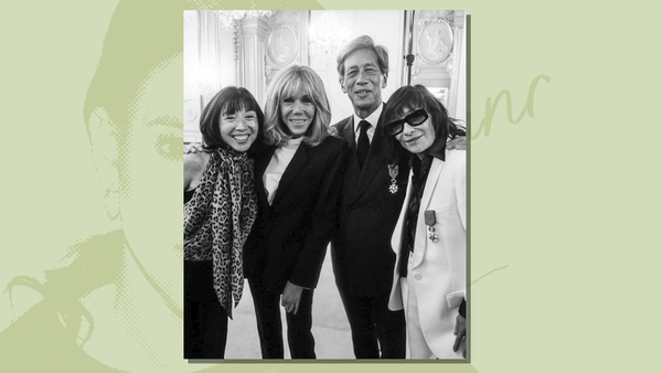 Фото после церемонии награждения Орденом Почетного легиона, кадр из видео