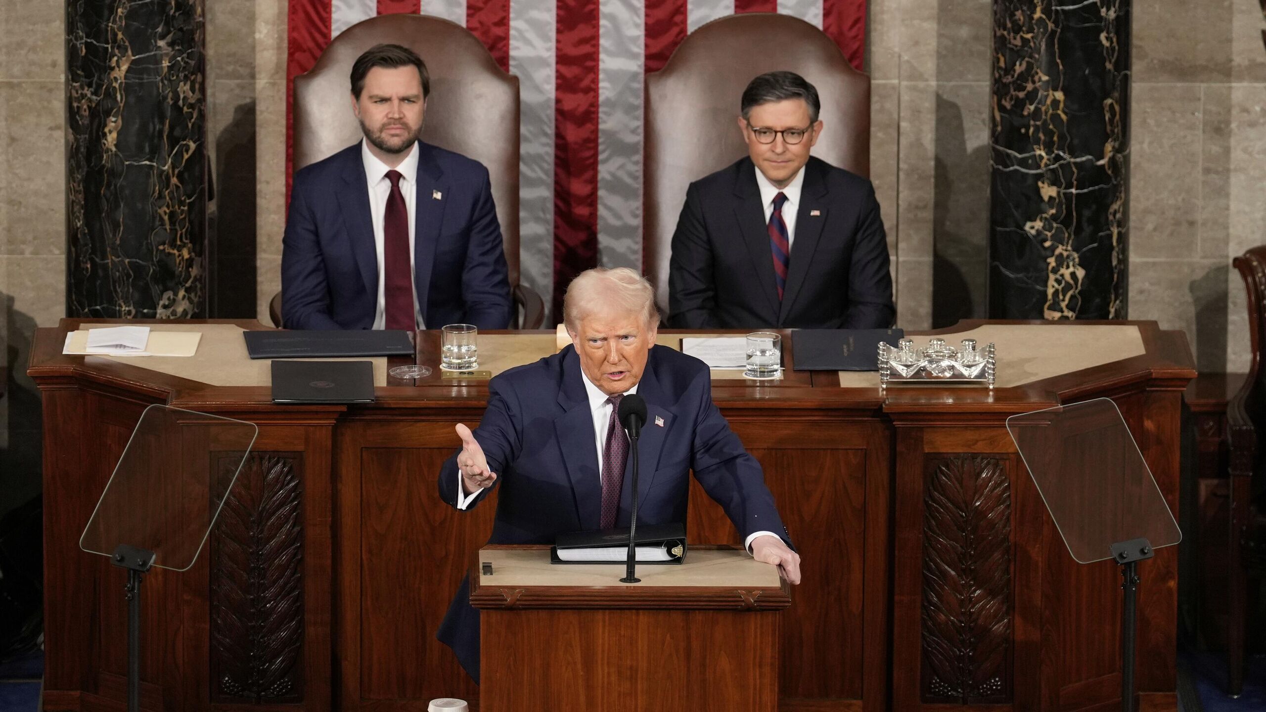 Русофобы в панике. США наконец решат: они за Путина или против него