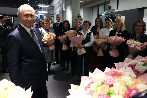 Президент Владимир Путин встретился с сотрудницами и подопечными фонда поддержки участников СВО Защитники Отечества