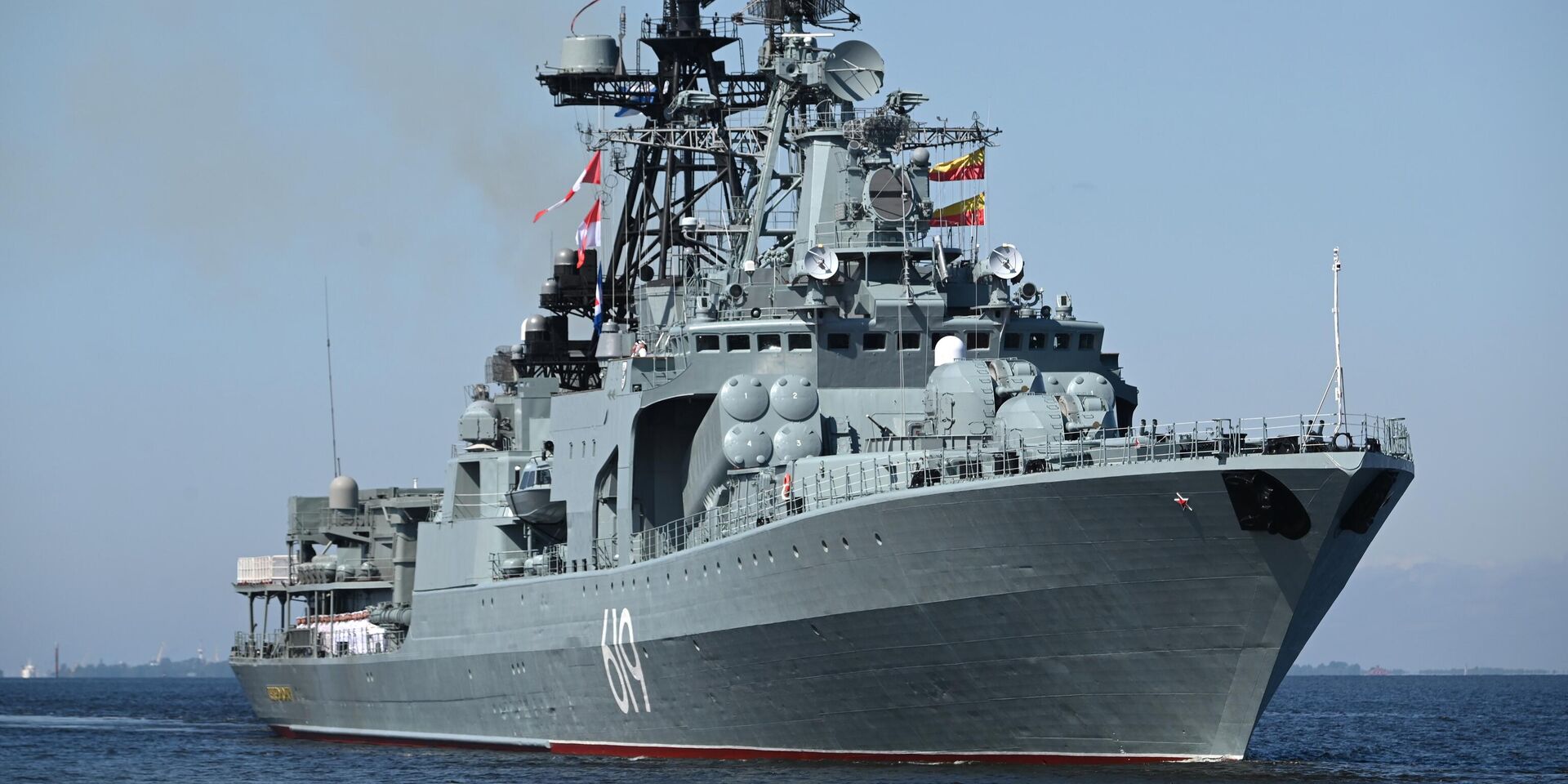 Большой противолодочный корабль Североморск ВМФ РФ на Главном военно-морском параде в честь Дня ВМФ РФ в Санкт-Петербурге - ИноСМИ, 1920, 12.12.2025