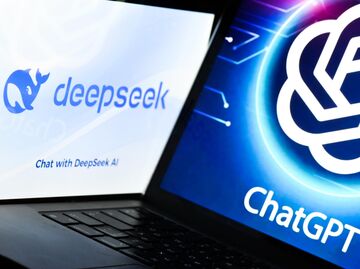 Логотипы чат-ботов DeepSeek и ChatGPT.