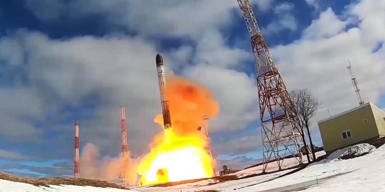Пуск межконтинентальной баллистической ракеты стационарного базирования Сармат с космодрома Плесецк