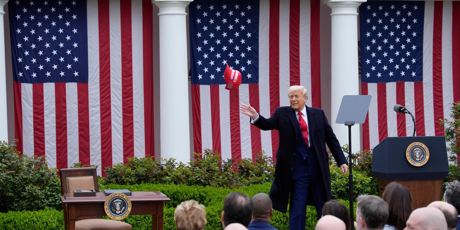 Президент США Трамп объявил о введении пошлин на продукцию других стран 2 апреля 2025 года - ИноСМИ, 1920, 19.07.2025