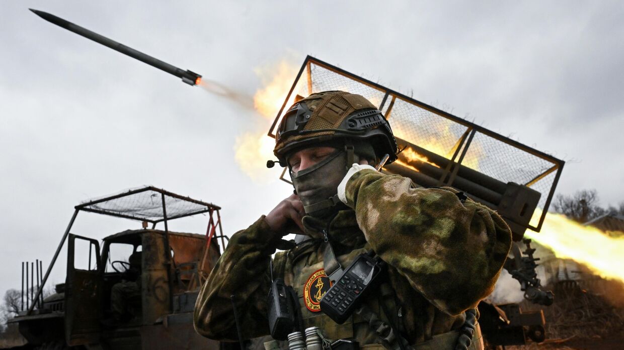 Боевая работа военнослужащих артиллерийского расчета РСЗО Град