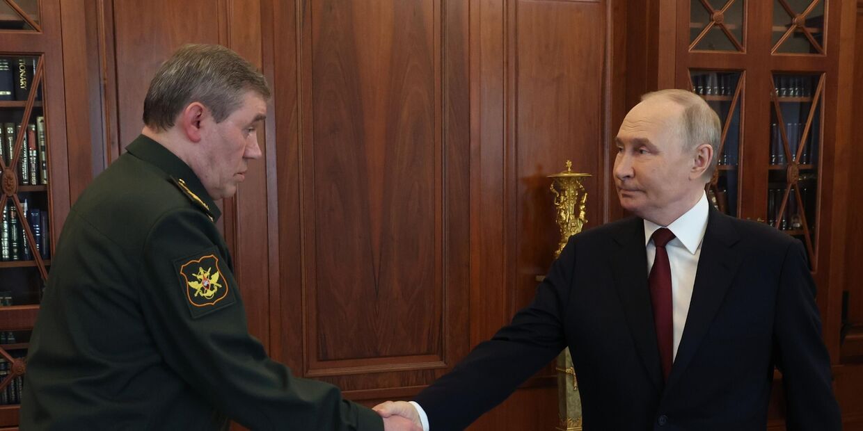 Президент Владимир Путин встретился с начальником Генштаба ВС РФ Валерием Герасимовым