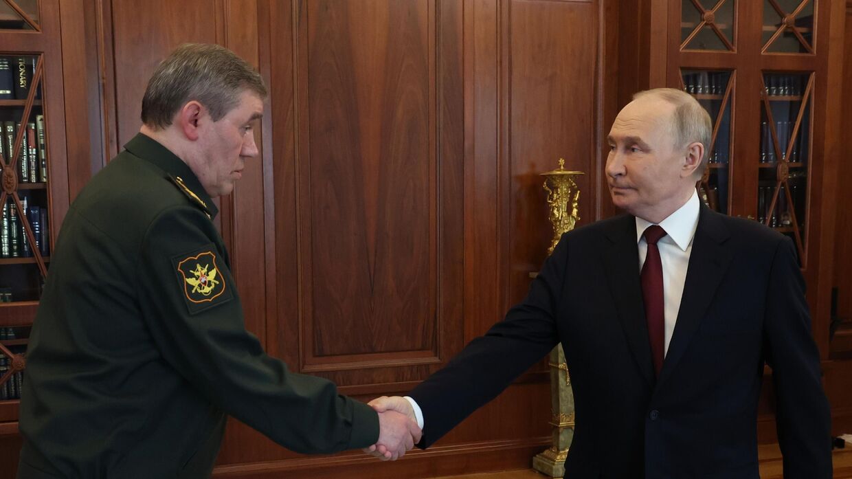 Президент Владимир Путин встретился с начальником Генштаба ВС РФ Валерием Герасимовым