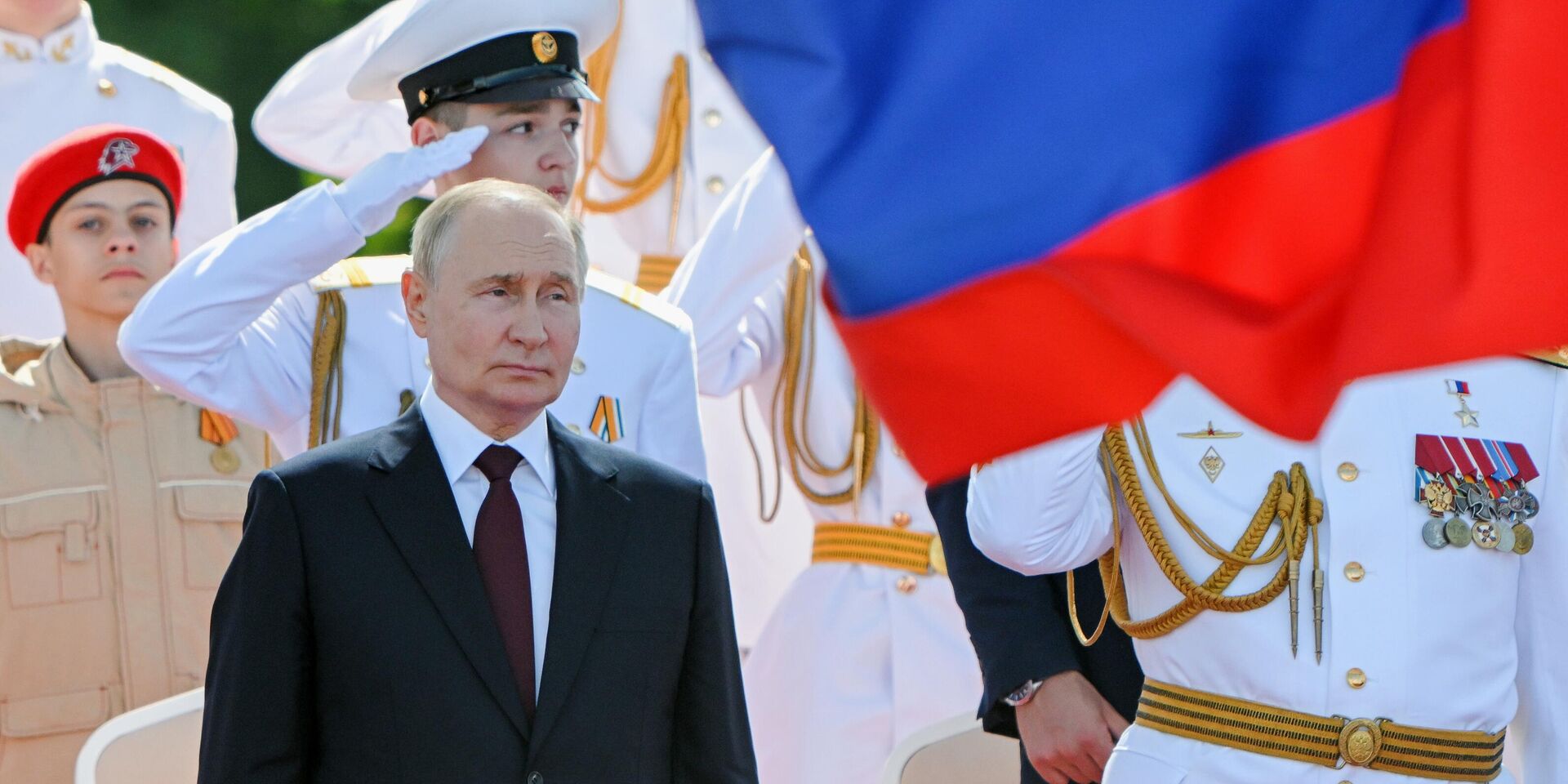 Президент Владимир Путин принял участие в Главном военно-морском параде - ИноСМИ, 1920, 21.04.2025