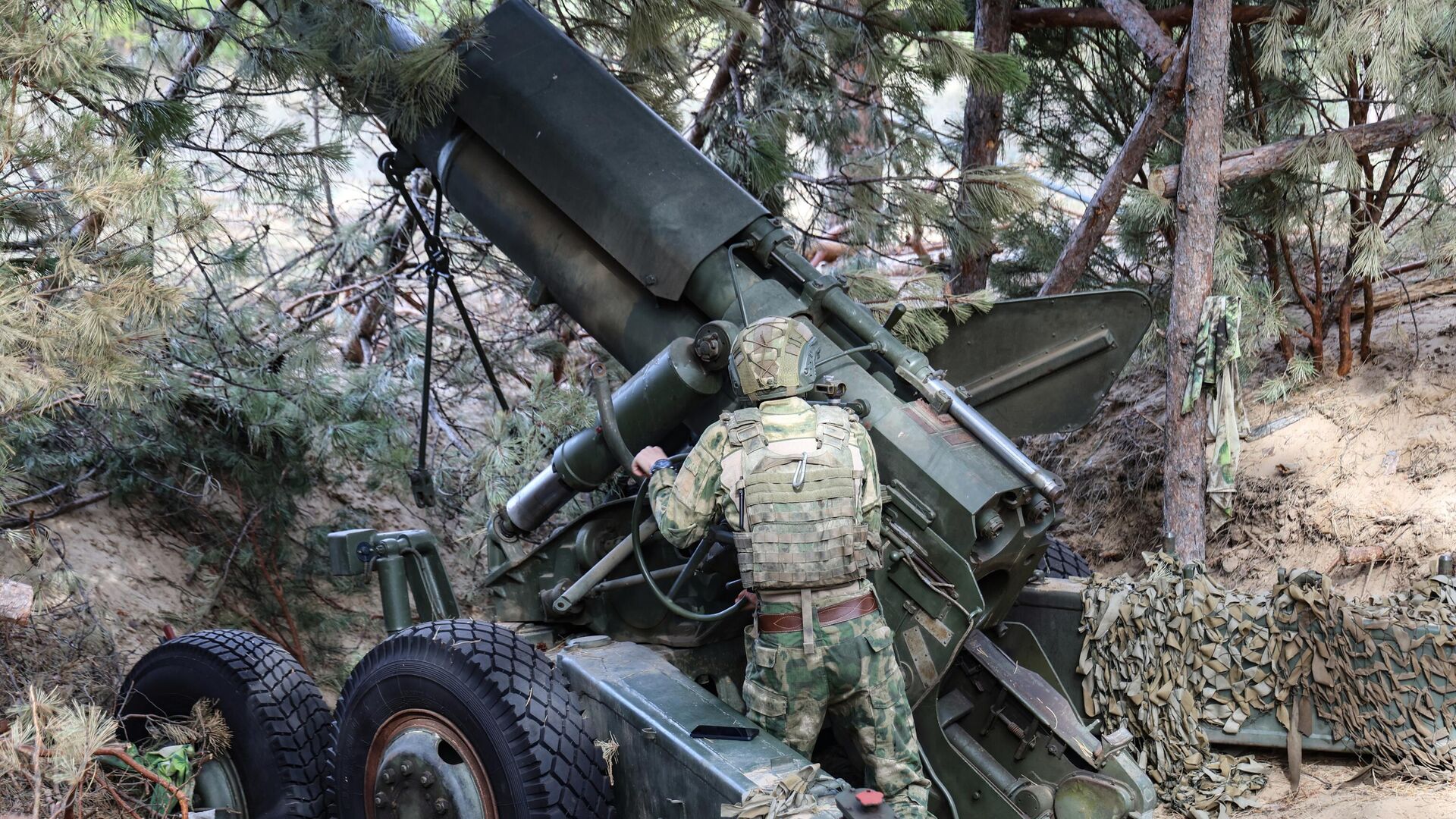 Боевая работа наводчика орудия Гиацинт-Б ВС РФ в Херсонской области - ИноСМИ, 1920, 27.05.2025