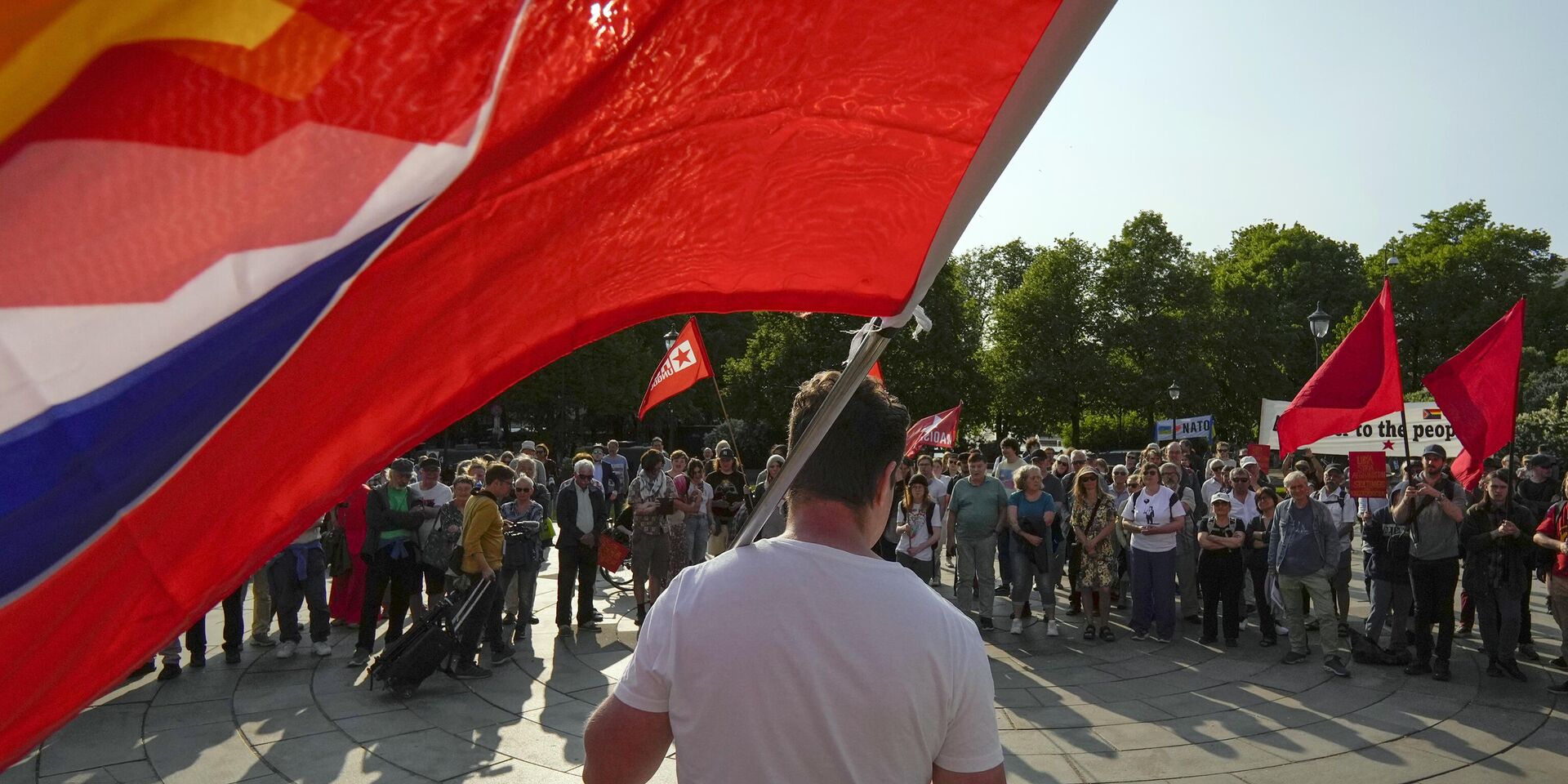 Митинг протестующих против НАТО в центре Осло, Норвегия, 31 мая 2023 года - ИноСМИ, 1920, 28.04.2025