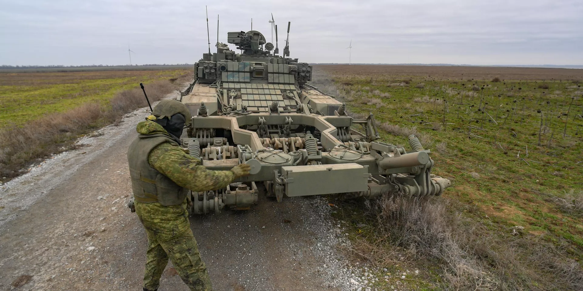 Работа инженерно-сапёрного подразделения в зоне СВО Работа инженерно-сапёрного подразделения в зоне СВО - ИноСМИ, 1920, 09.05.2025