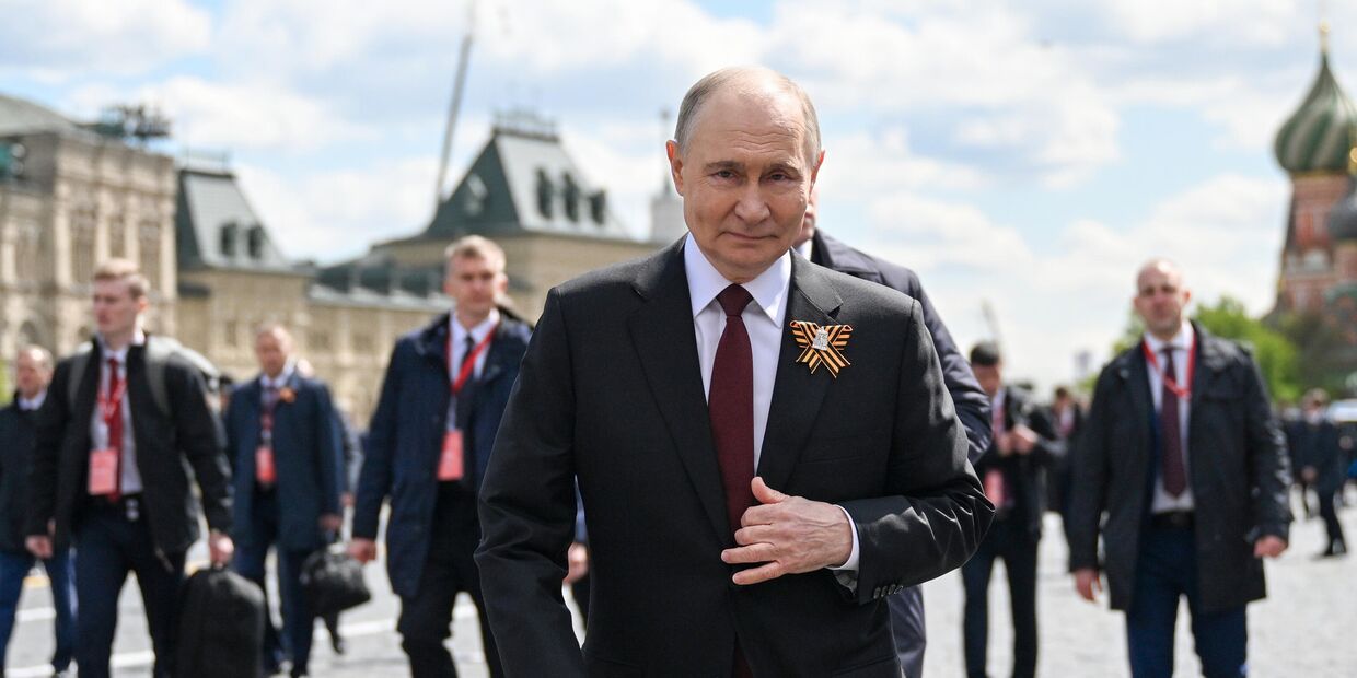 Президент РФ В. Путин и иностранные лидеры на военном параде в честь 80-летия Победы