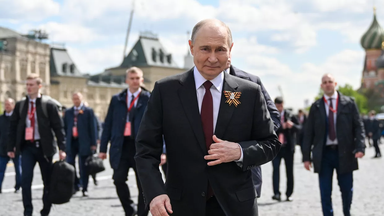 Президент РФ В. Путин и иностранные лидеры на военном параде в честь 80-летия Победы
