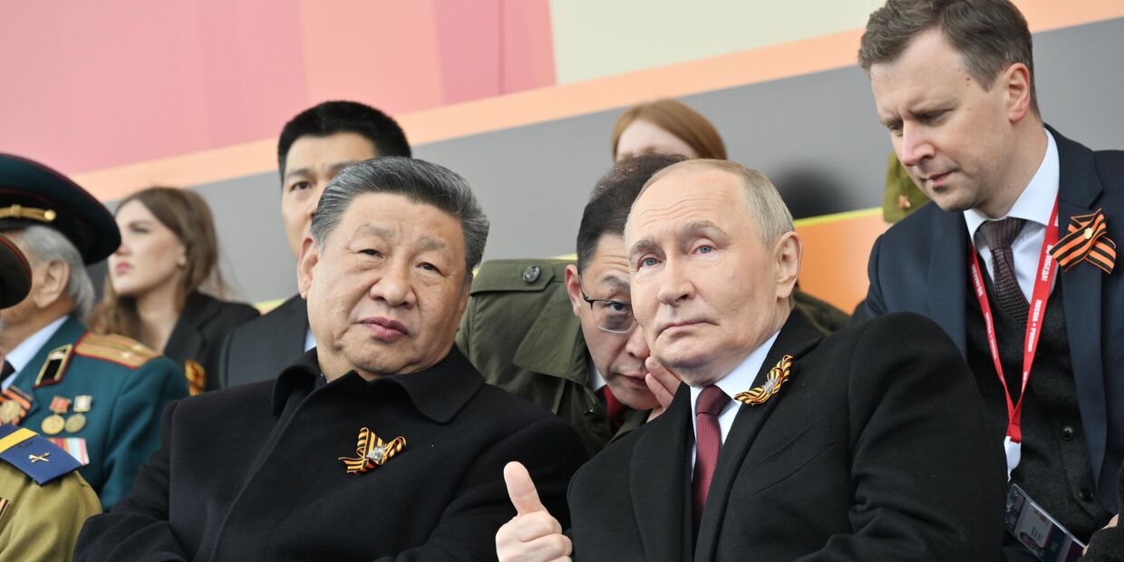 Президент РФ В. Путин и иностранные лидеры на военном параде в честь 80-летия Победы