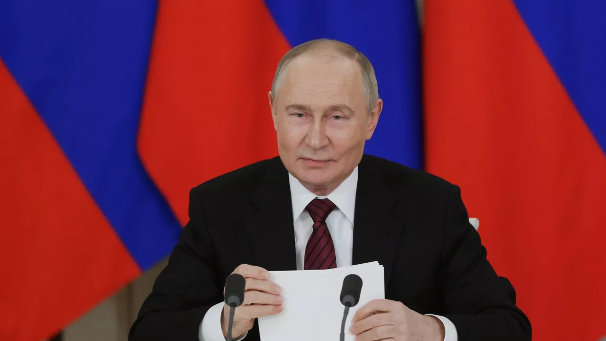 Президент РФ Владимир Путин во время обращения к представителям российских и зарубежных СМИ