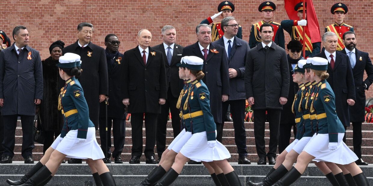 Церемония возложения цветов к Могиле Неизвестного солдата