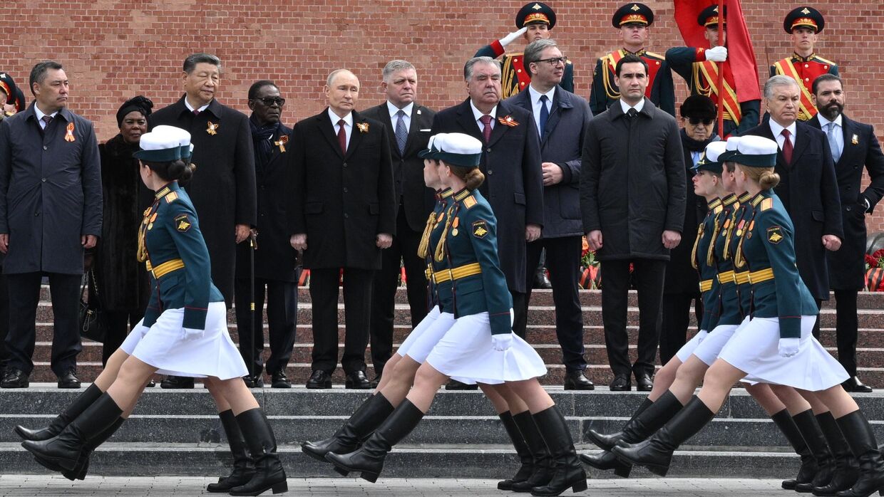 Церемония возложения цветов к Могиле Неизвестного солдата