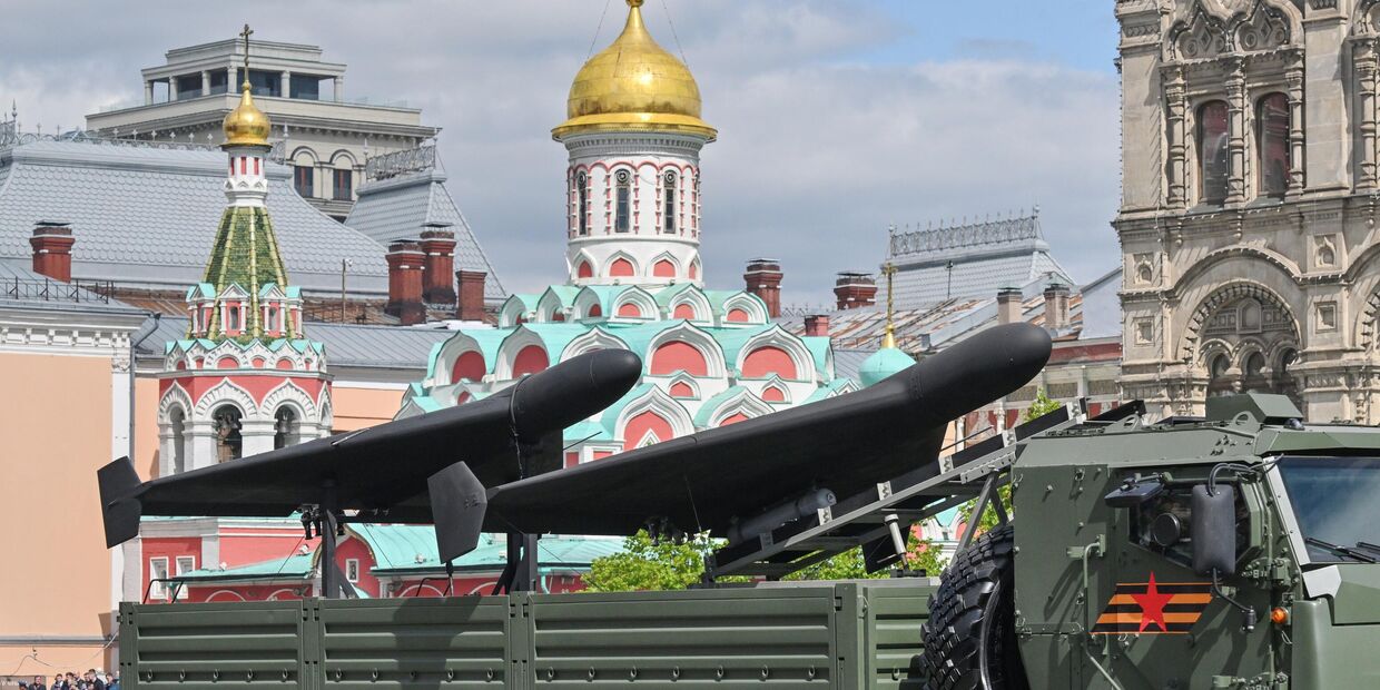 Беспилотные летательные аппараты Герань-2 на Красной площади в Москве на военном параде, посвященном 80-летию Победы в Великой Отечественной войне