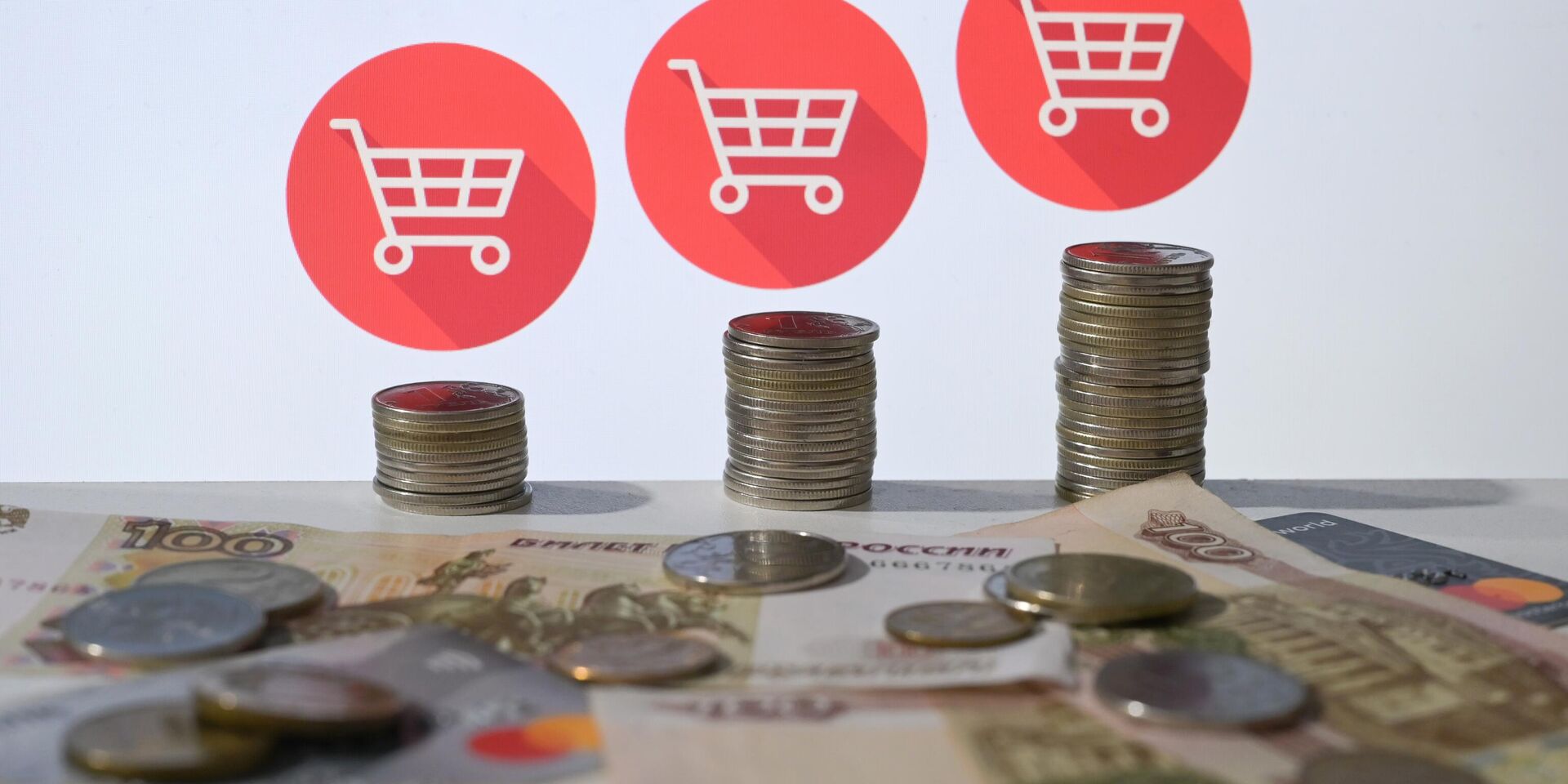 Денежные купюры и монеты. - ИноСМИ, 1920, 10.08.2025