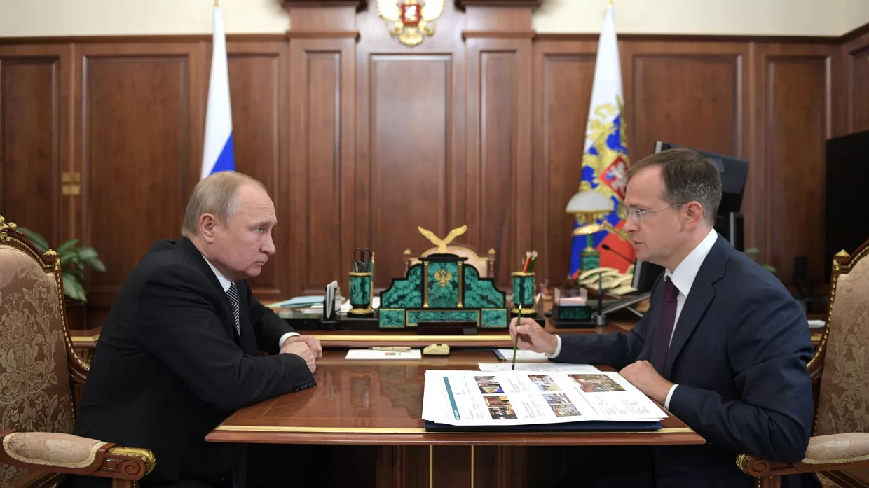 Президент РФ В. Путин встретился с министром культуры РФ В. Мединским
