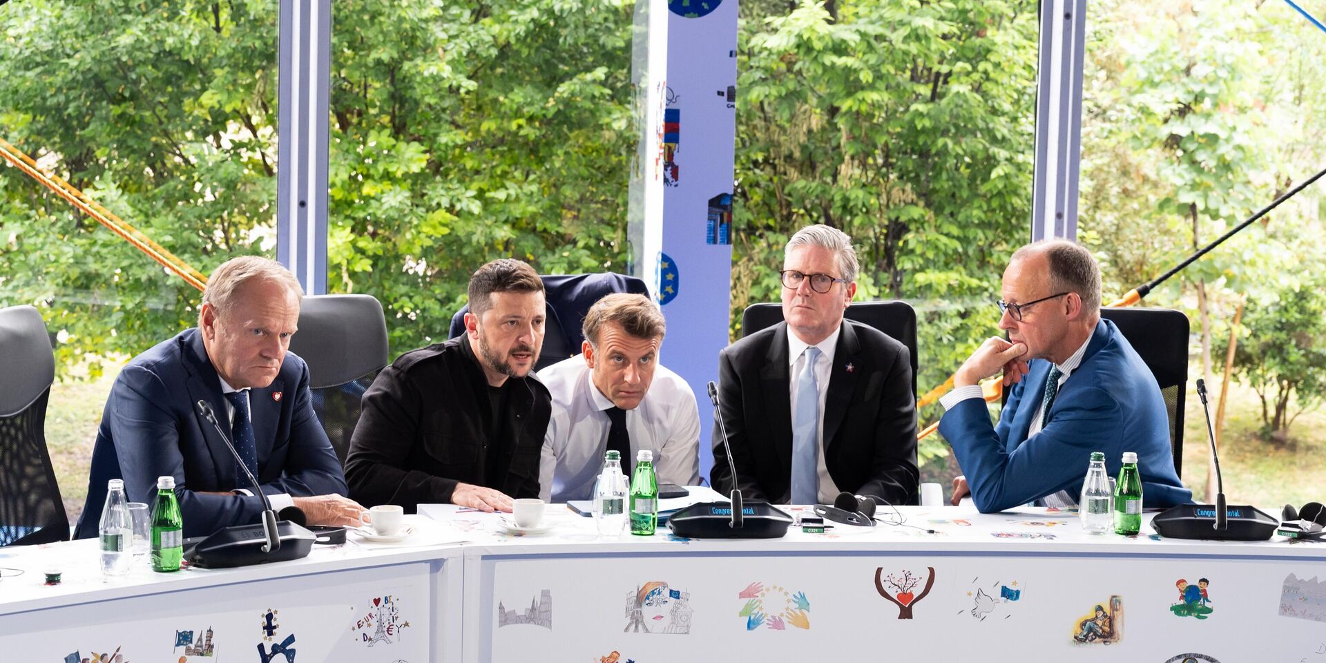 Дональд Туск, Владимир Зеленский, Эммануэль Макрон, Кир Стармер и Фридрих Мерц на саммите в Тиране, Албания - ИноСМИ, 1920, 19.05.2025