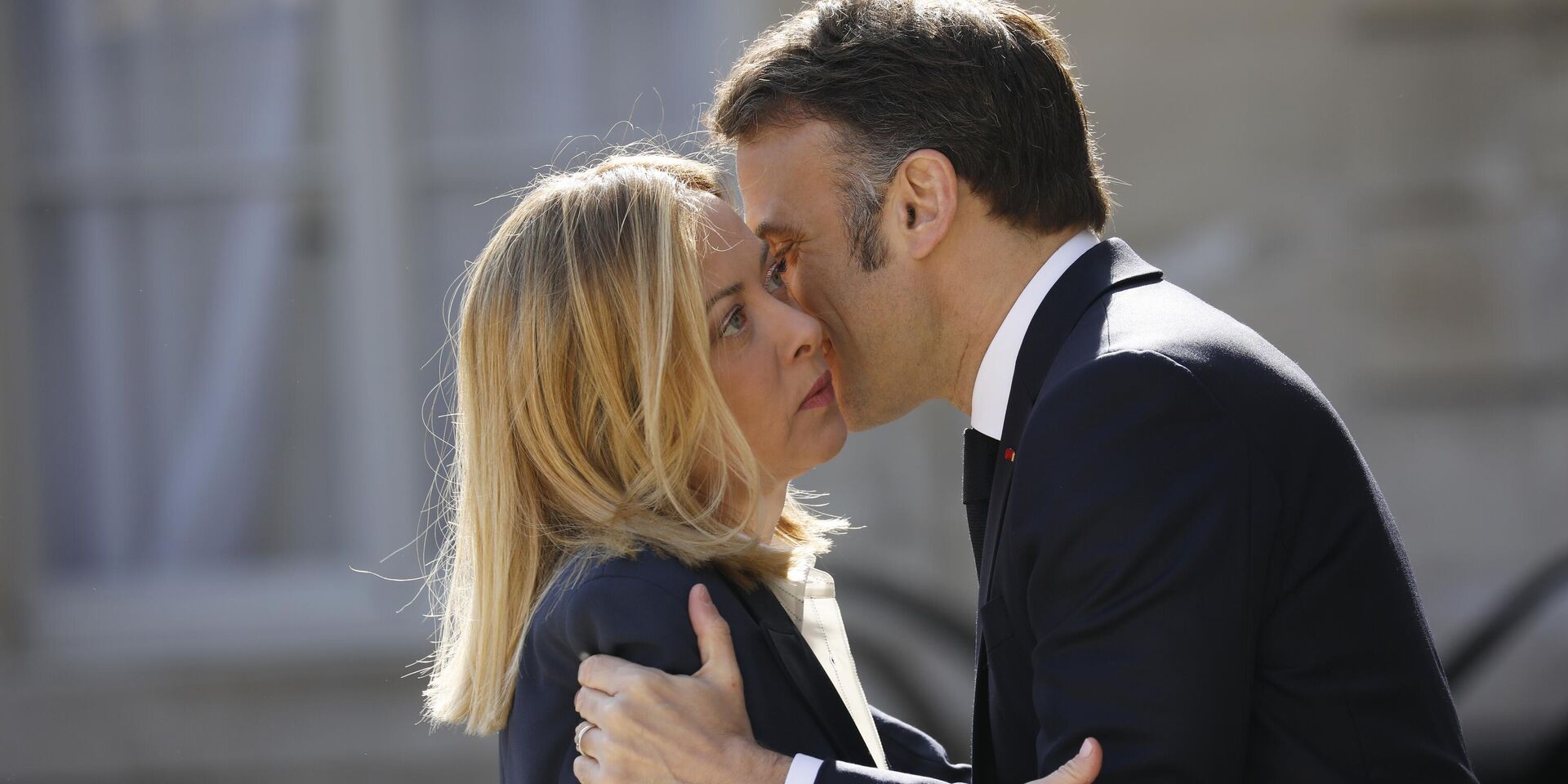 Премьер-министра Италии Джорджию Мелони и президент Франции Эммануэль Макрон, 27 марта 2025 года в Париже, Франция - ИноСМИ, 1920, 20.05.2025