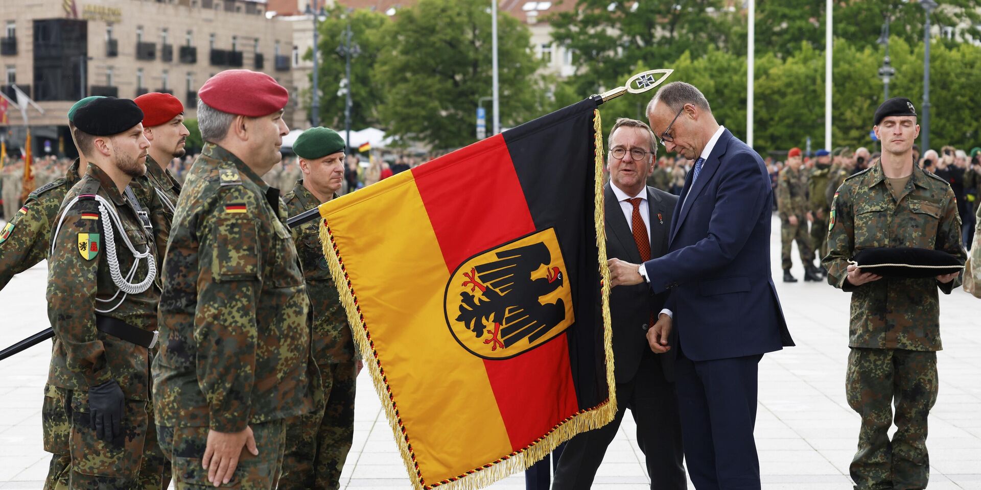 Канцлер Германии Фридрих Мерц и министр обороны Германии Борис Писториус в Вильнюсе, Литва, 22 мая 2025 года - ИноСМИ, 1920, 23.05.2025