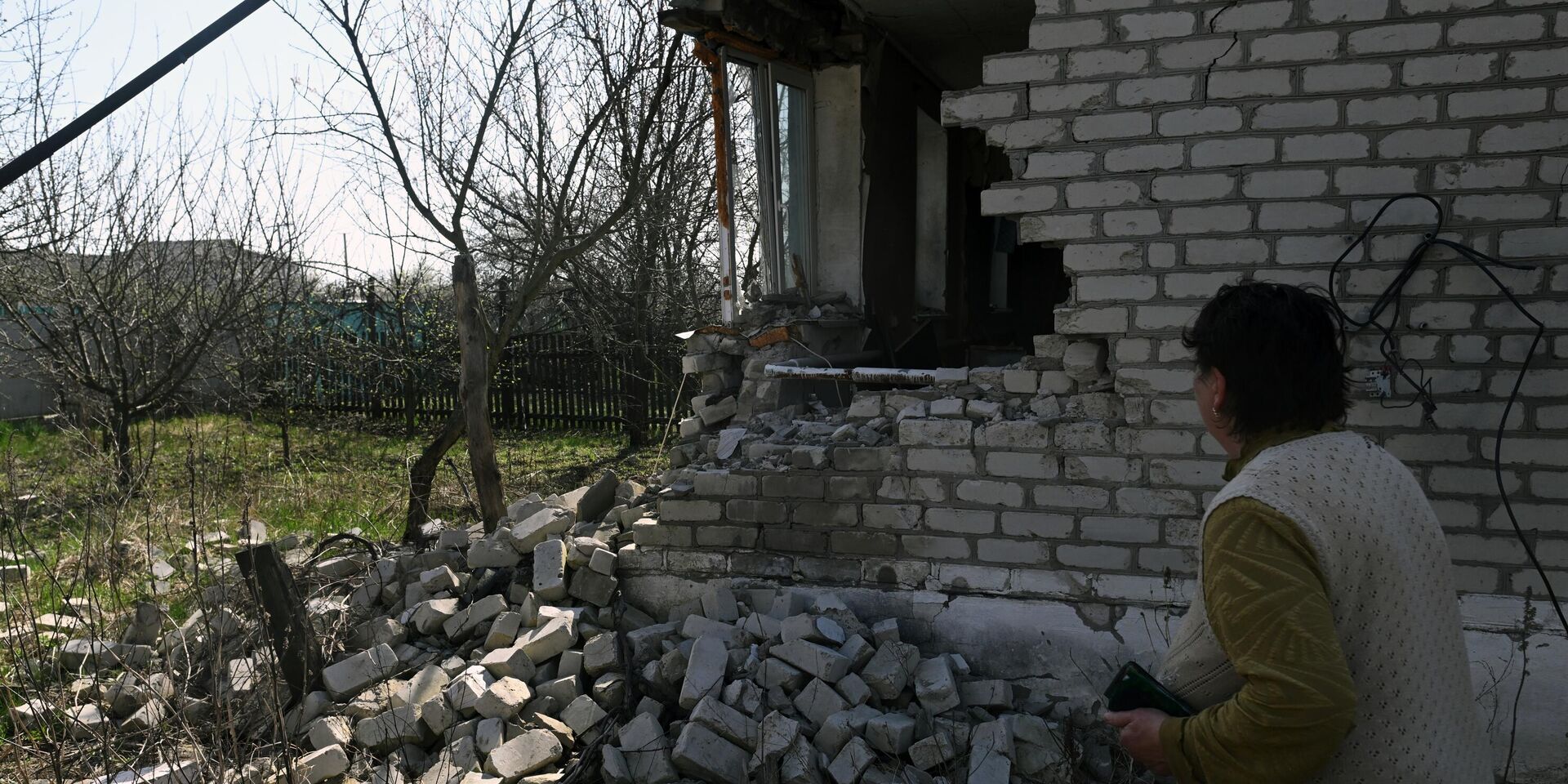 Последствия ударов ВСУ по селу Лиман Второй в Харьковской области - ИноСМИ, 1920, 24.05.2025