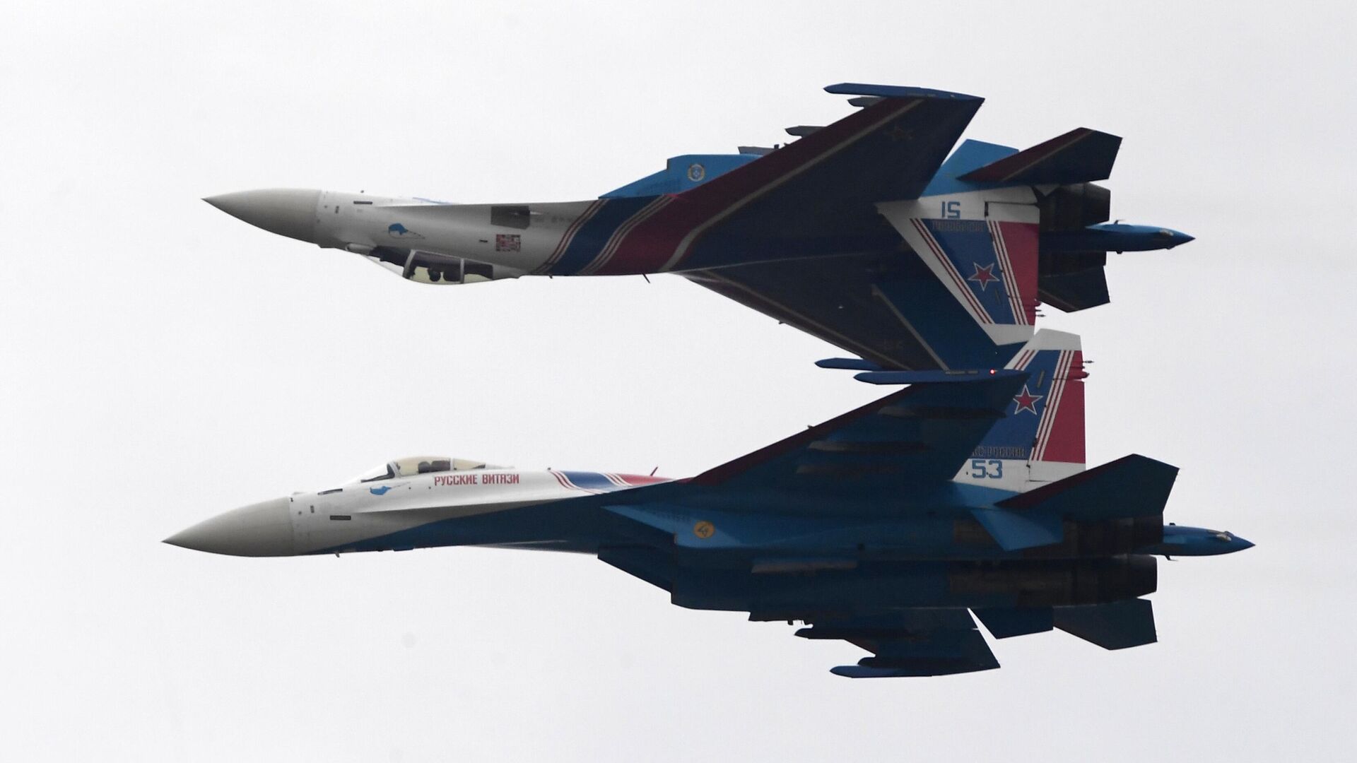 Группа высшего пилотажа Русские витязи на самолетах Су-35С во время динамического показа авиатехники - ИноСМИ, 1920, 27.05.2025