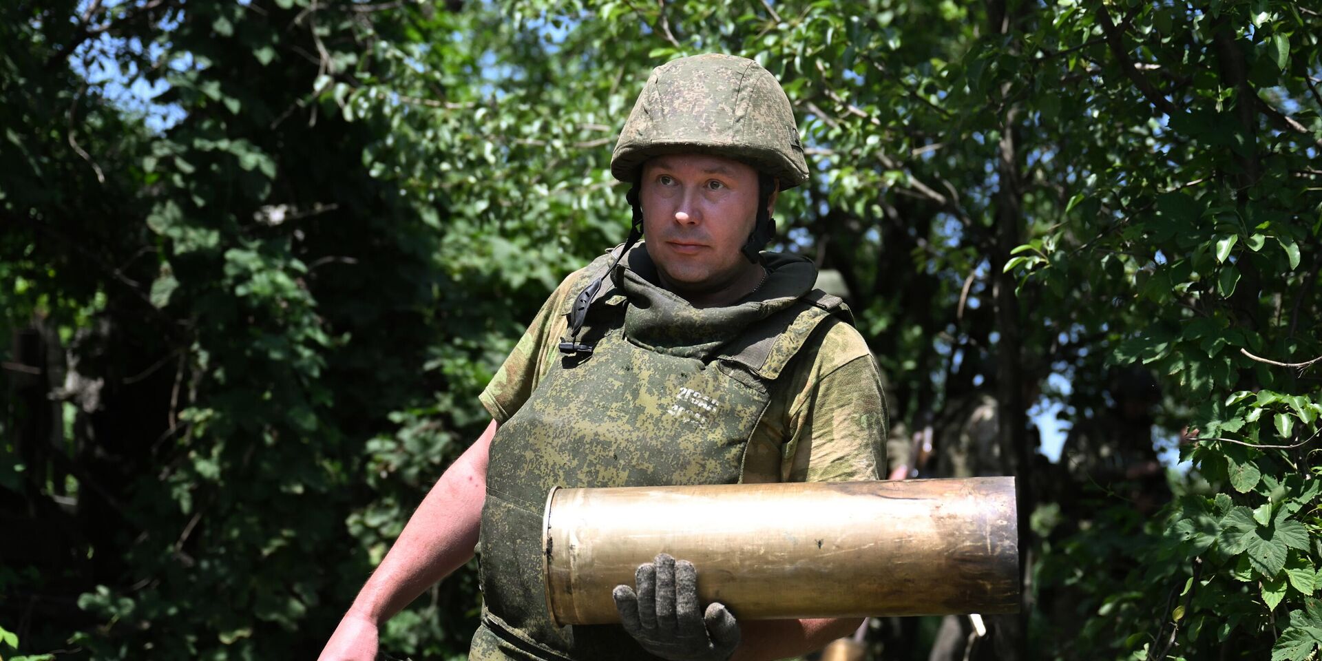 Военнослужащий расчета самоходной артиллерийской установки (САУ) Мста-С группировки войск Центр ВС РФ - ИноСМИ, 1920, 19.09.2025