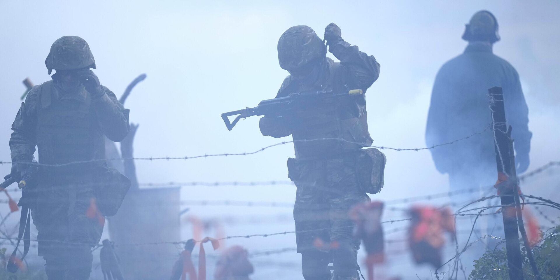 Украинские солдаты проходят обучение в тренировочном лагере в Англии под руководством шведских военнослужащих в рамках операции Интерфлекс. 29 ноября 2023 года. - ИноСМИ, 1920, 18.06.2025