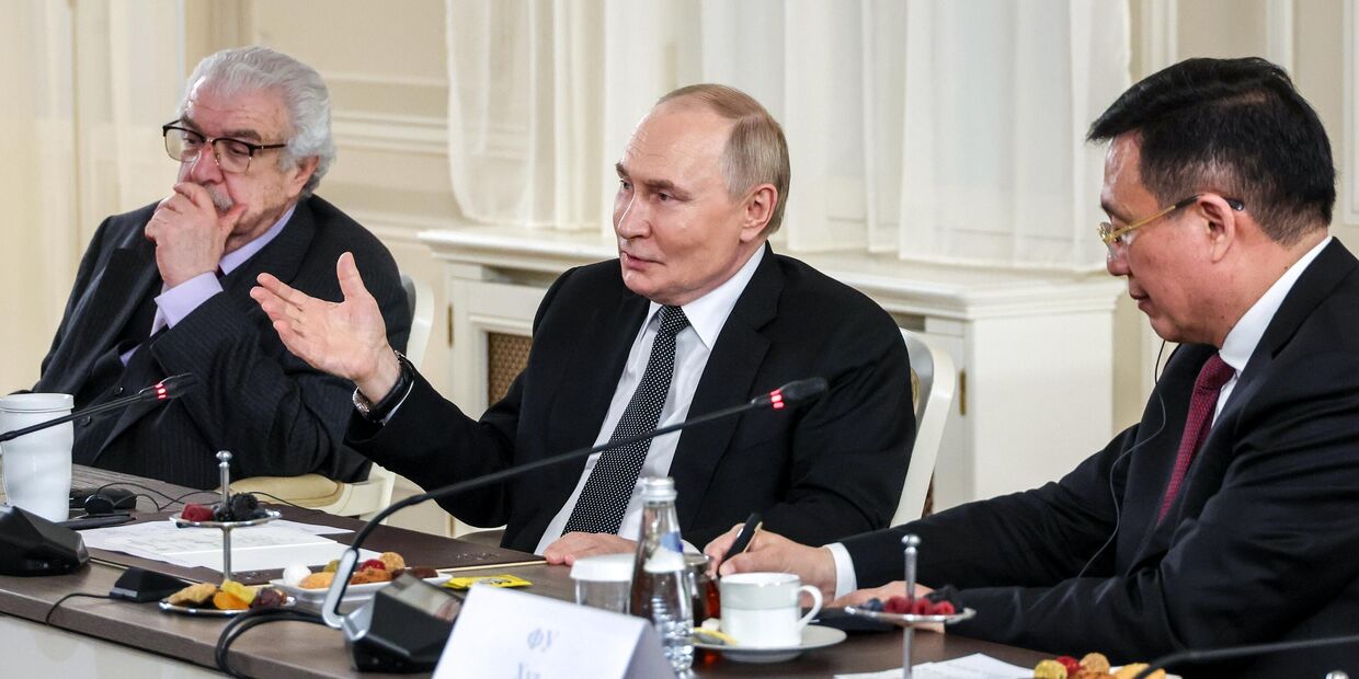 Президент Владимир Путин встретился с руководителями международных информационных агентств 18 июня 2025 года