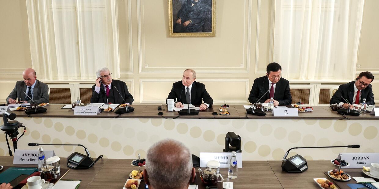Президент Владимир Путин встретился с руководителями международных информационных агентств