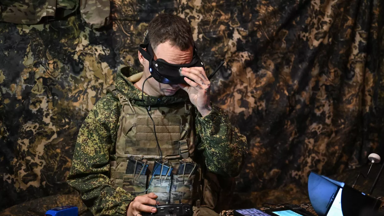Военнослужащий расчета ударного БПЛА Молния группировки войск Центр на Красноармейском направлении специальной военной операции