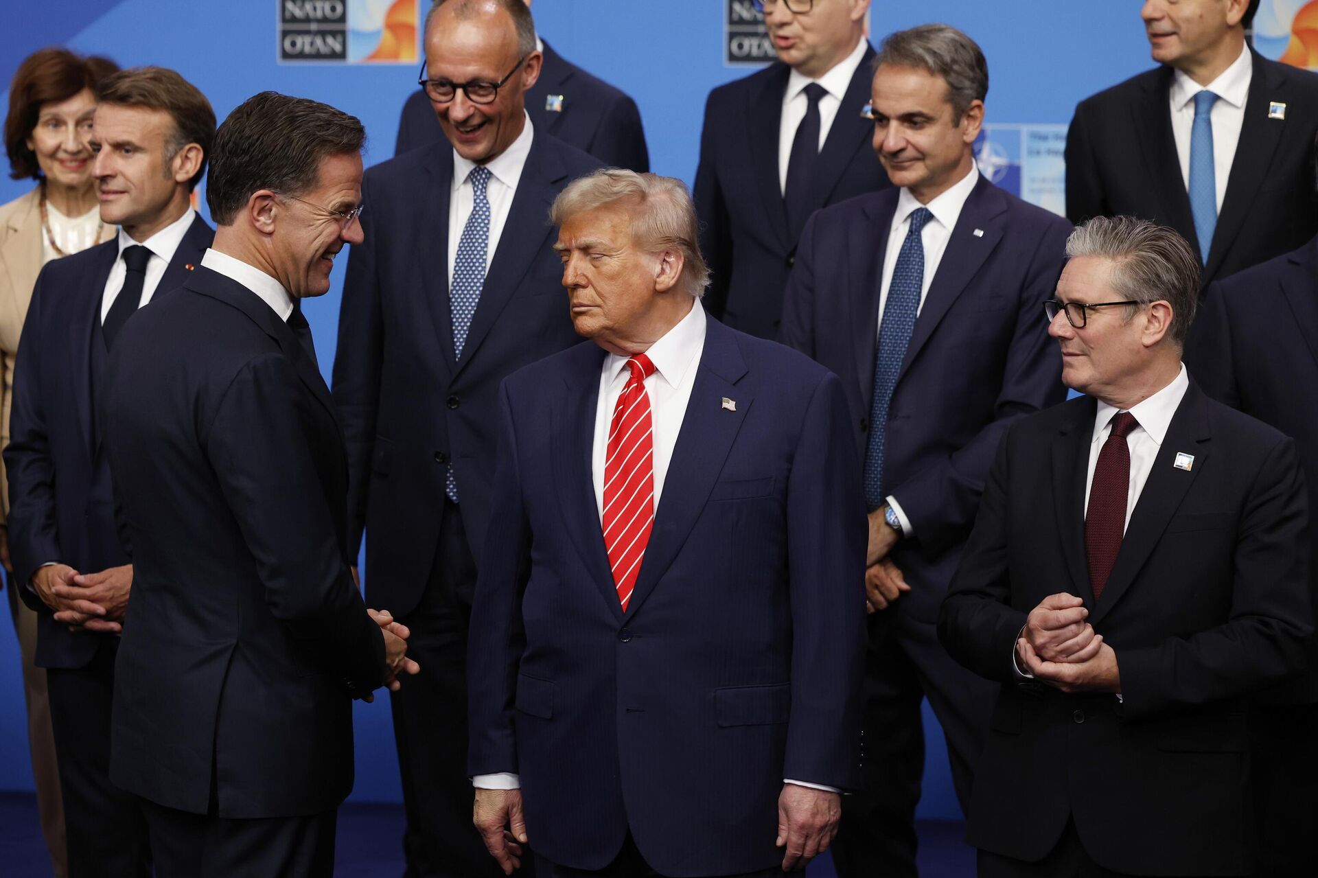 Генеральный секретарь НАТО Марк Рютте, президент Дональд Трамп и премьер-министр Великобритании Кир Стармер - ИноСМИ, 1920, 04.04.2026