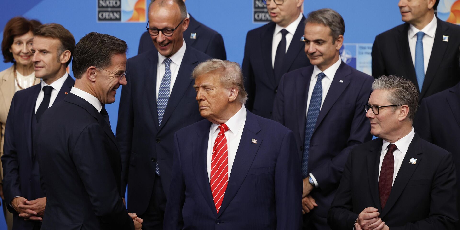 Генеральный секретарь НАТО Марк Рютте, президент Дональд Трамп и премьер-министр Великобритании Кир Стармер - ИноСМИ, 1920, 25.06.2025