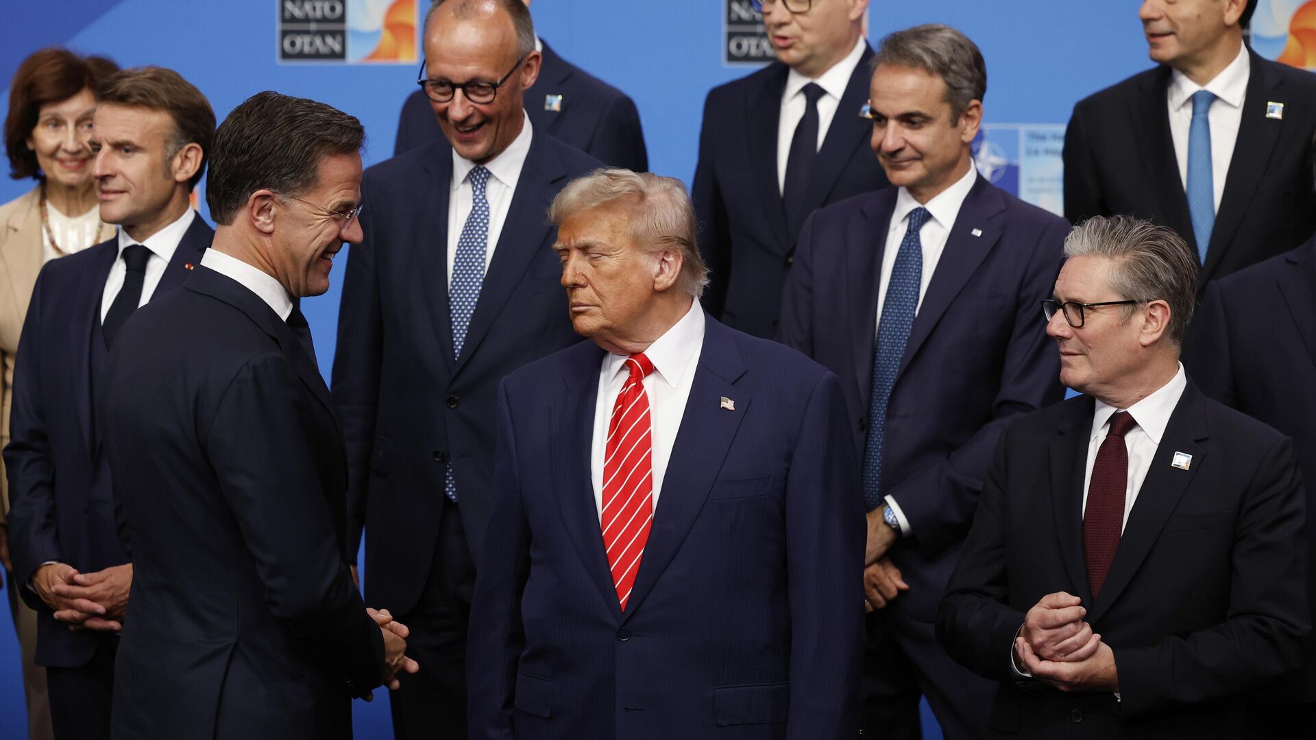 Генеральный секретарь НАТО Марк Рютте, президент Дональд Трамп и премьер-министр Великобритании Кир Стармер - ИноСМИ, 1920, 27.06.2025