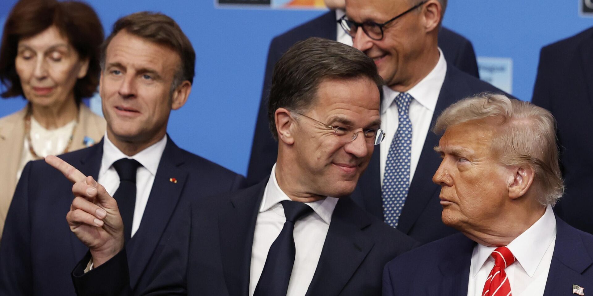 Президент Дональд Трамп и генеральный секретарь НАТО Марк Рютте во время групповой фотографии глав государств и правительств стран НАТО на саммите НАТО в Гааге, Нидерланды, 25 июня 2025 года - ИноСМИ, 1920, 03.07.2025