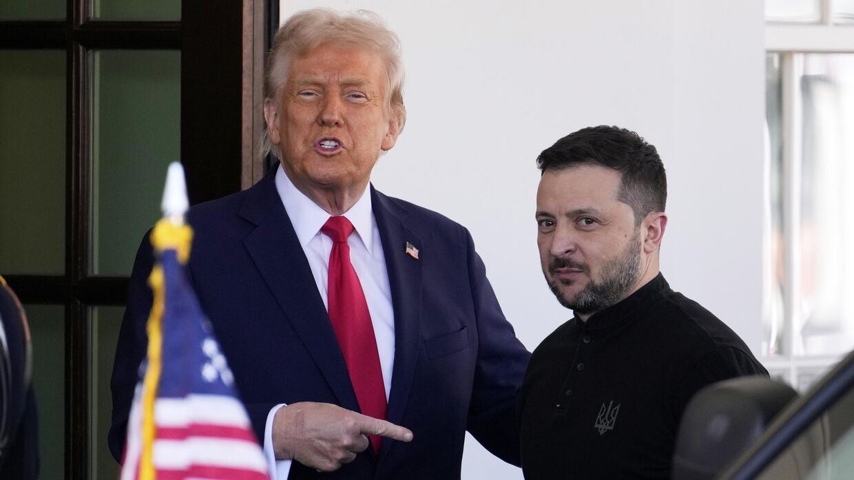 Президент Дональд Трамп приветствует Владимира Зеленского в Белом доме в Вашингтоне