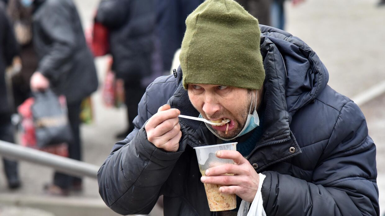 Раздача еды малоимущим на Украине
