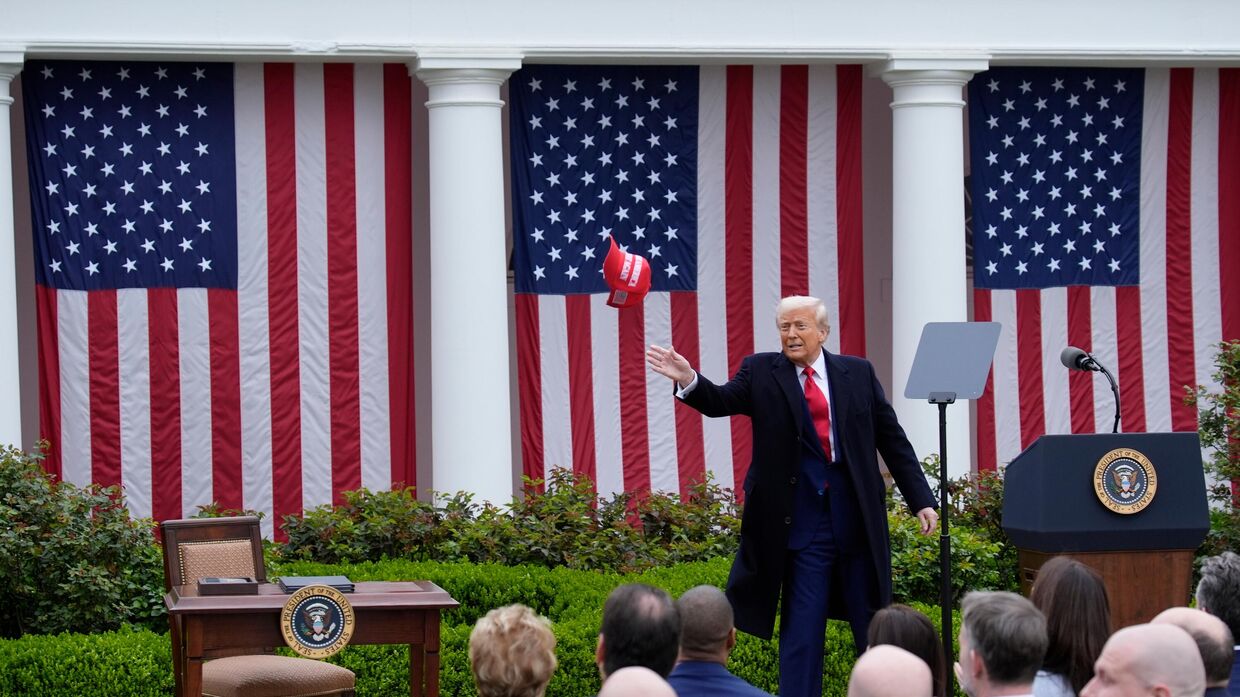 Президент США Трамп объявил о введении пошлин на продукцию других стран