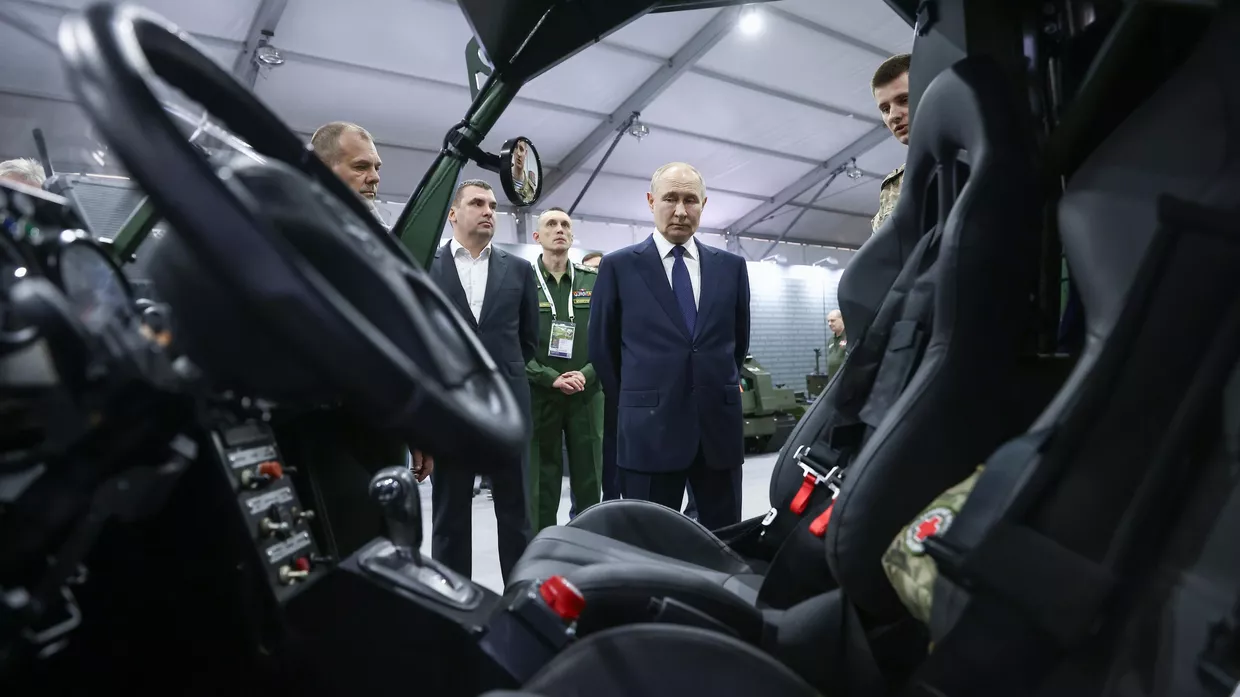 Президент Владимир Путин посетил выставку Всё для Победы! 6 июля 2025 года