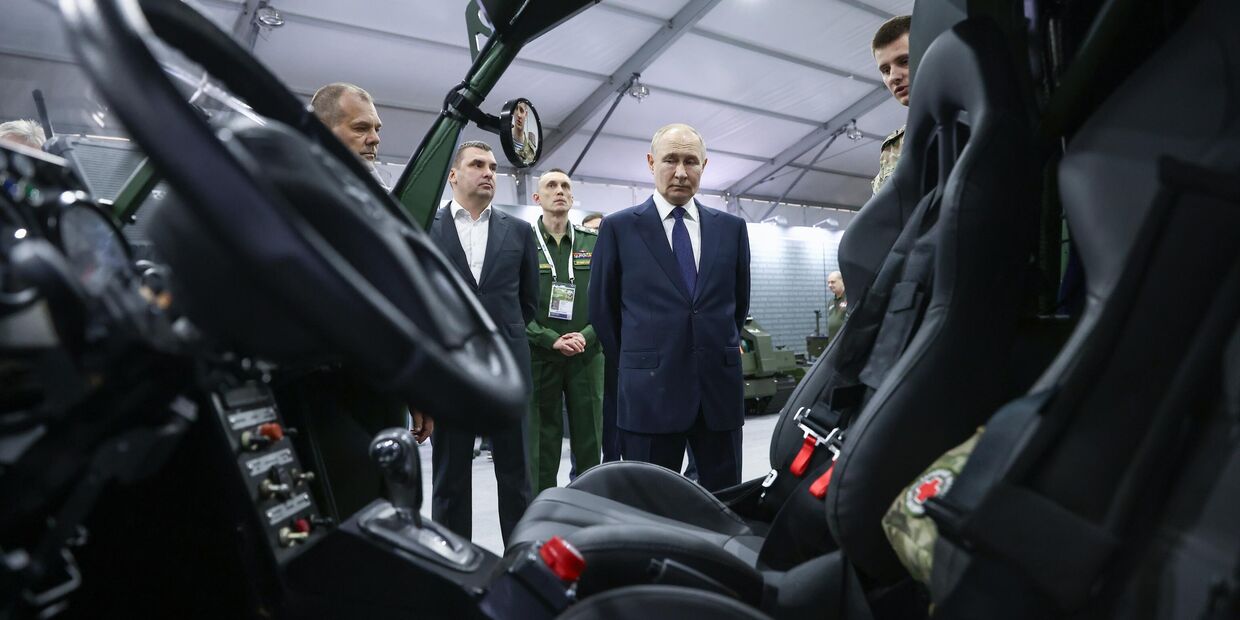 Президент Владимир Путин посетил выставку Всё для Победы! 6 июля 2025 года