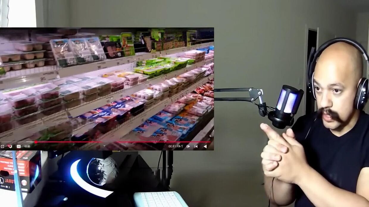 В этом нет смысла! Американец сбит с толку обзором российского магазина