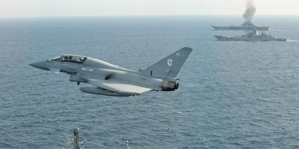 Британские ВМС и ВВС сопровождают российские корабли Адмирал Кузнецов и Петр Великий