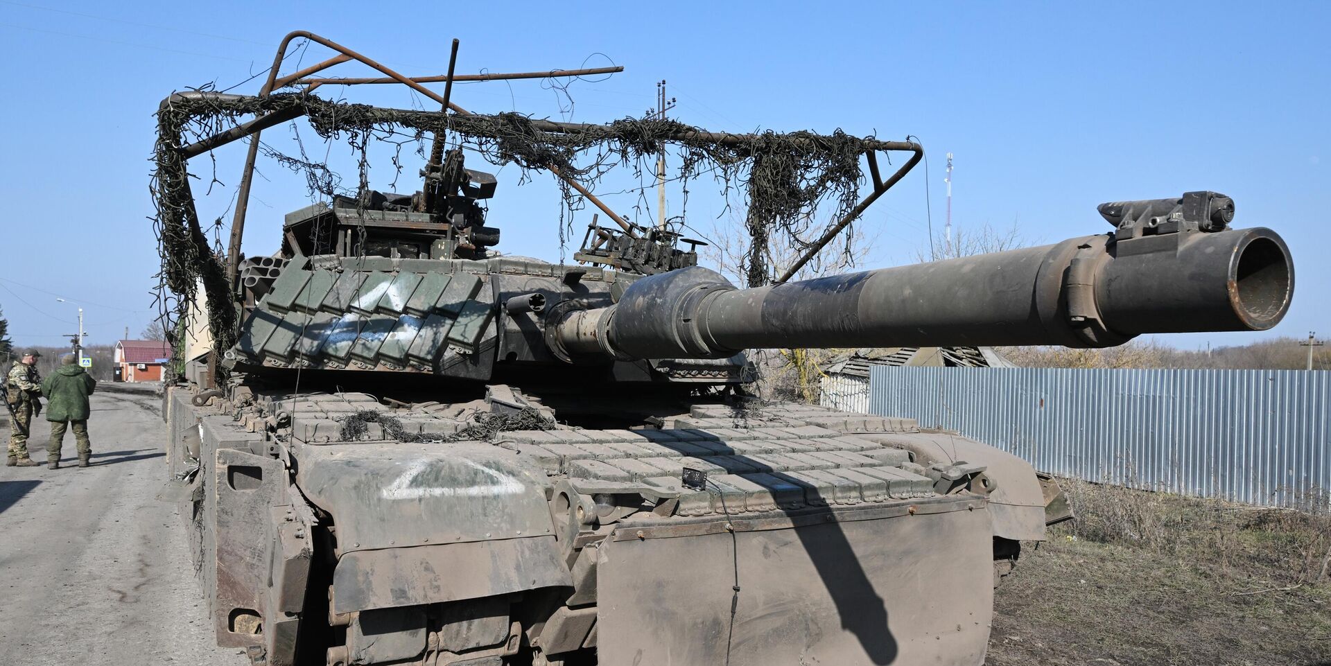 Подбитый танк Абрамс ВСУ, эвакуированный из-под Суджи - ИноСМИ, 1920, 20.12.2025