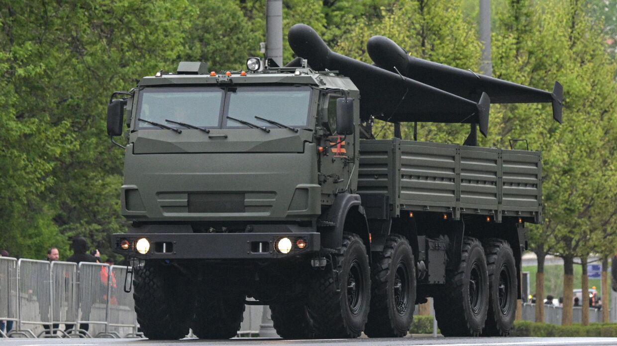 Беспилотные летательные аппараты Герань-2 в кузове КамАЗа на репетиции парада в честь 80-й годовщины Победы в Великой Отечественной войне