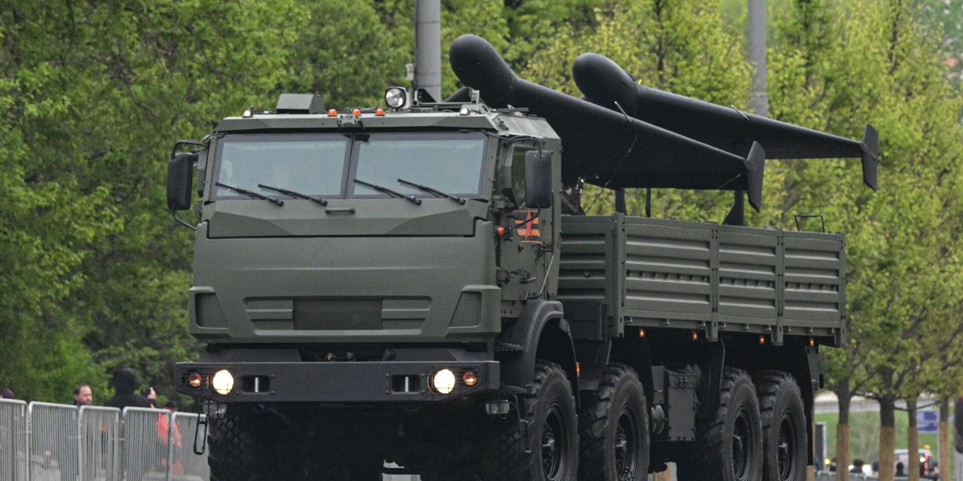 Беспилотные летательные аппараты Герань-2 в кузове КамАЗа на репетиции парада в честь 80-й годовщины Победы в Великой Отечественной войне - ИноСМИ, 1920, 22.07.2025