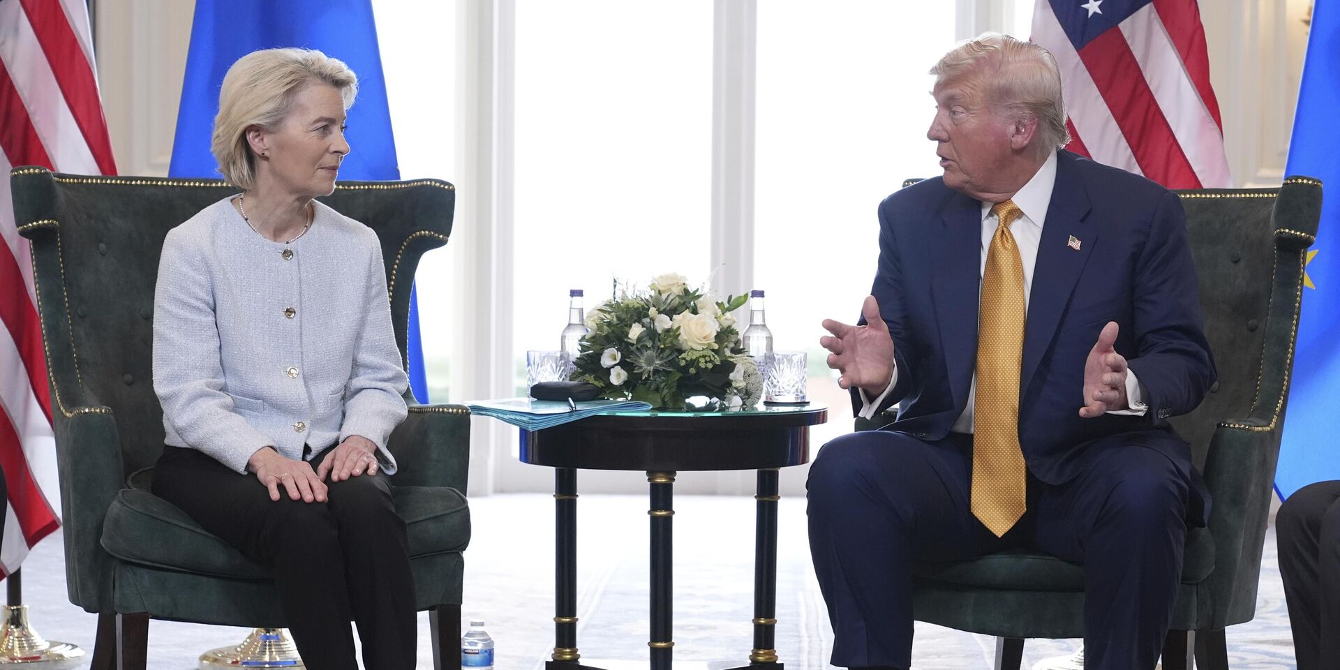Президент Дональд Трамп и председатель Европейской комиссии Урсула фон дер Ляйен во время встречи в Trump Turnberry, Шотландия - ИноСМИ, 1920, 31.07.2025