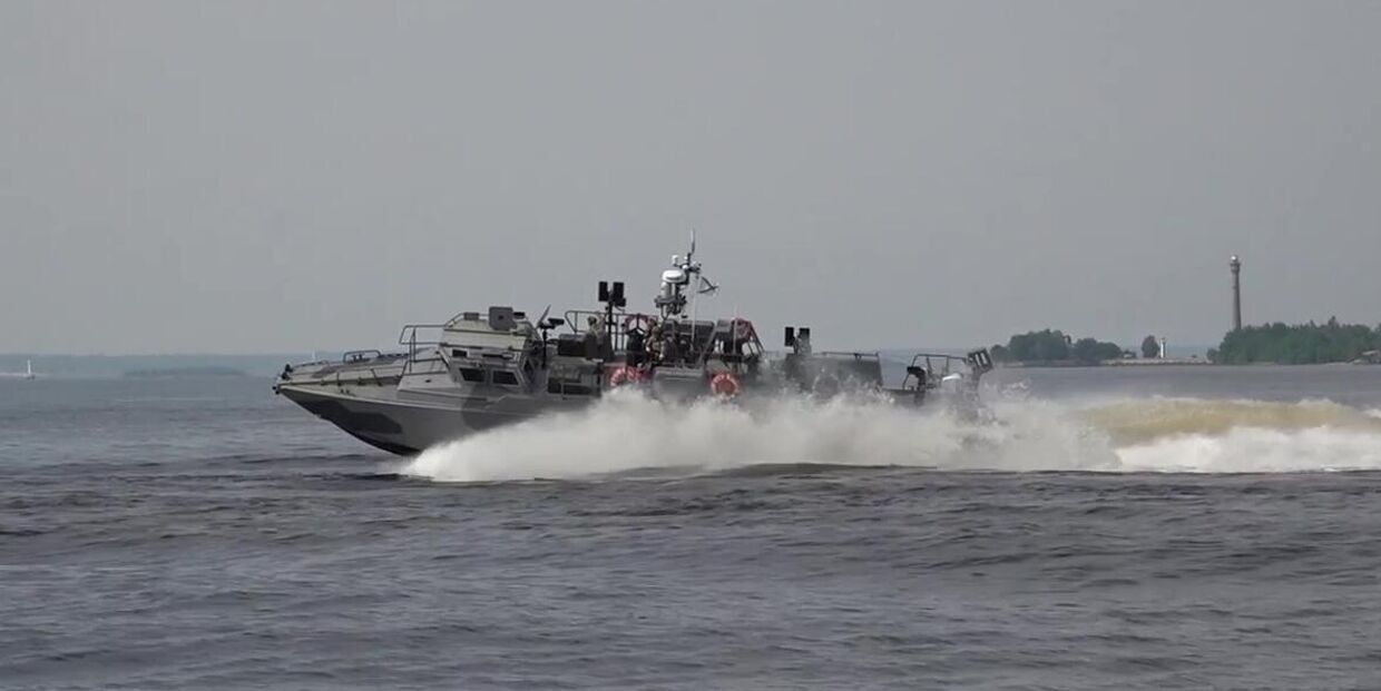 Учения по обороне пунктов базирования с отражением нападения безэкипажных катеров условного противника в рамках оперативного учения Военно-Морского Флота Июльский шторм 